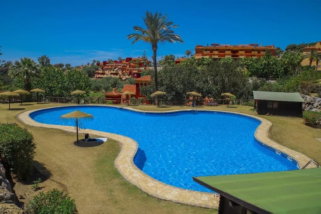 Appartement Luxurious Marbella Retreat With Sea View Terrace à Málaga